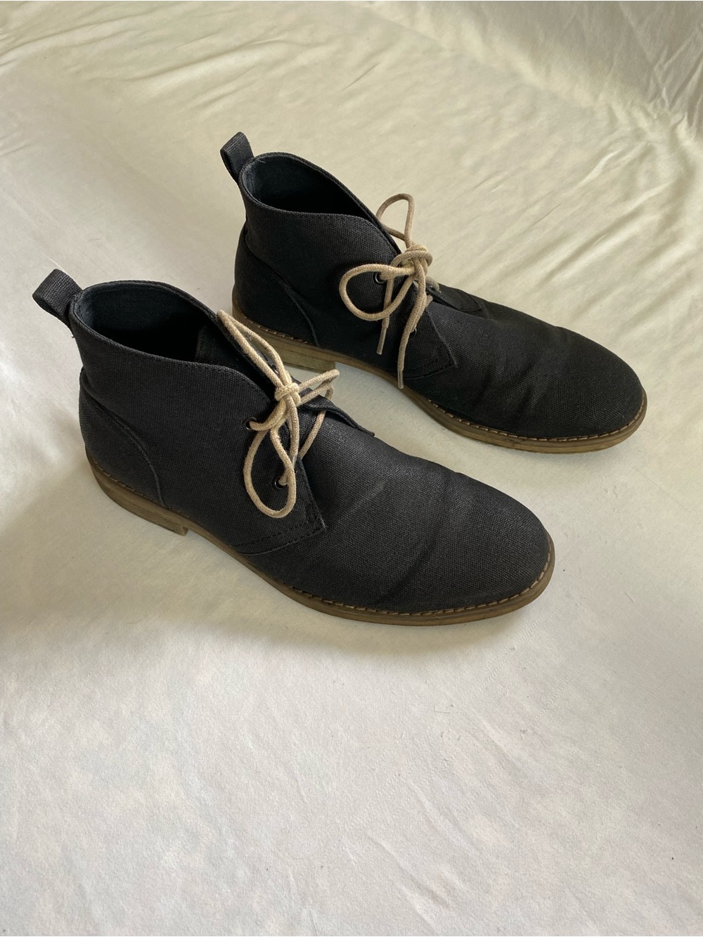 Perry Ellis Men's Black Chukka Boots with Tan Laces - Size 9.5 US